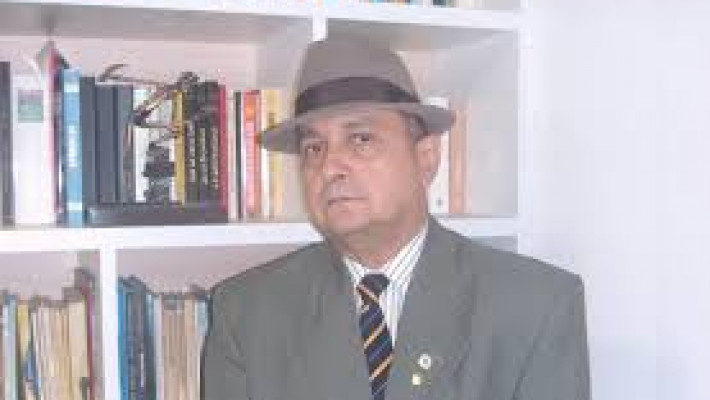 Poeta Elmar Carvalho em registro fotográfico de 2011.