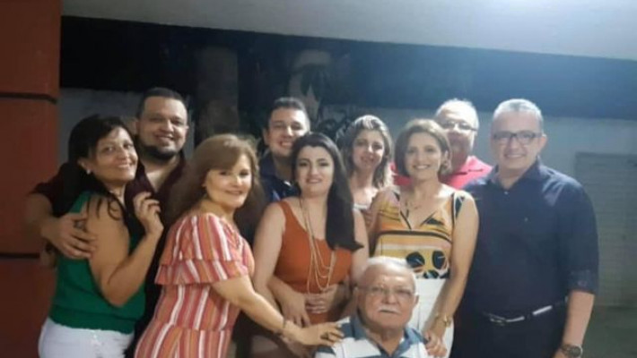 Ex-prefeito Augusto Nunes com a família.