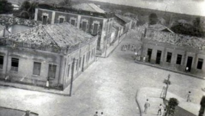 Rua Taumaturgo de Azevedo em registro de primeira metade do século XX. Autoria desconhecida.