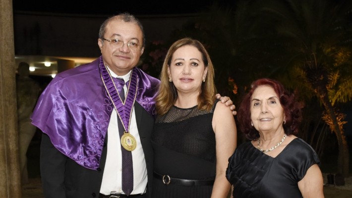 Historiador Reginaldo Miranda, esposa Maiara Nunes e a presidente da APL  dra. Fides Angélica Veloso