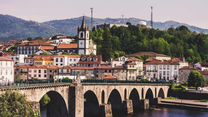 Imagem da Vila de Ponte da Barca (colhida na Internet)