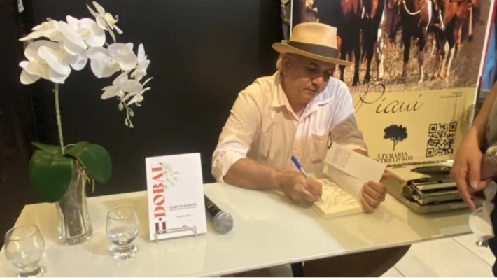 Gleba de Ausentes: Uma Biografia de H. Dobal