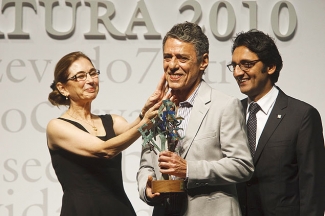 Chico Buarque recebe outro prêmio