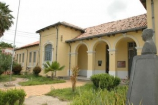Biblioteca atrai estudantes