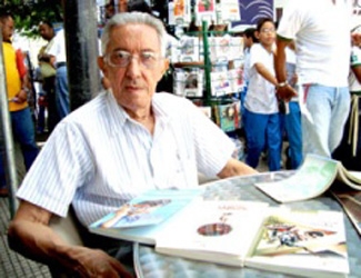 Assis Brasil autografa novos livros no Salipi