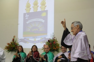Assis Brasil: "doutor honoris causa"